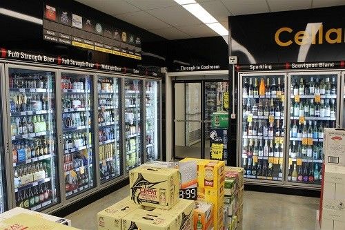 Caminhada de vidro da exposição da porta do supermercado em postos de gasolina mais frescos da loja do mantimento